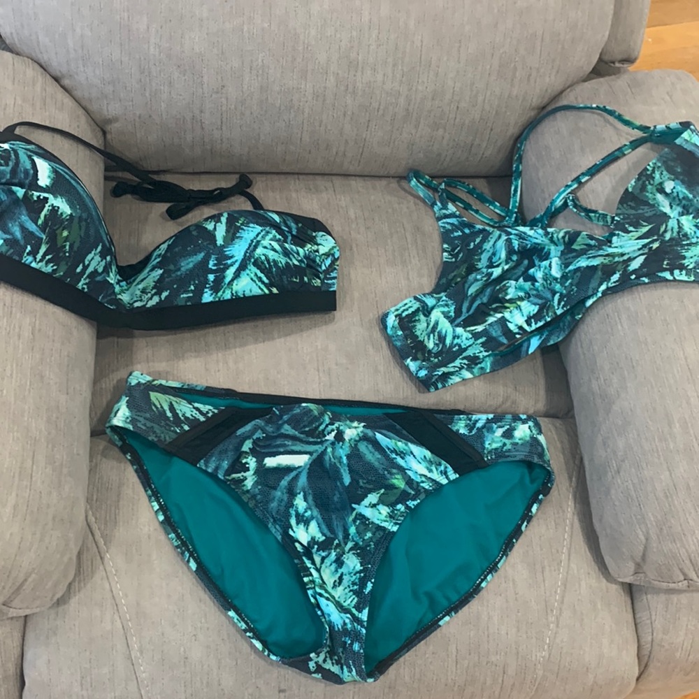 Athleta bikini with 2 tops